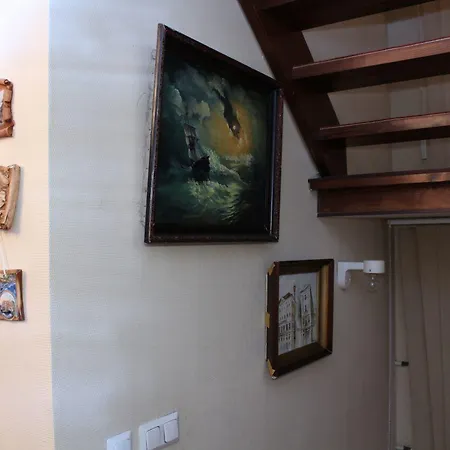 Bed and Breakfast 777 *