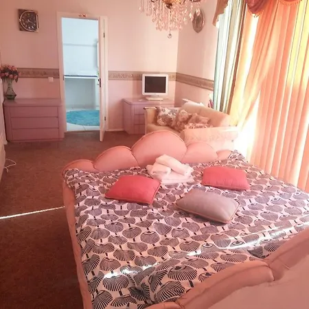 777 Bed and Breakfast *