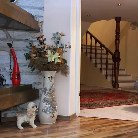 לינה וארוחת בוקר 777 *